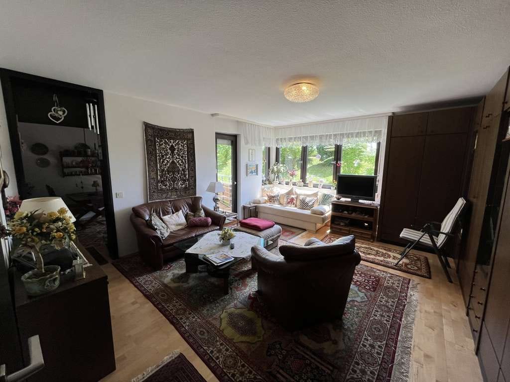 Immobilie in Dobel - Charmante Hochparterre-Wohnung mit Balkon, Gemeinschaftspool & Sauna - Bild 0