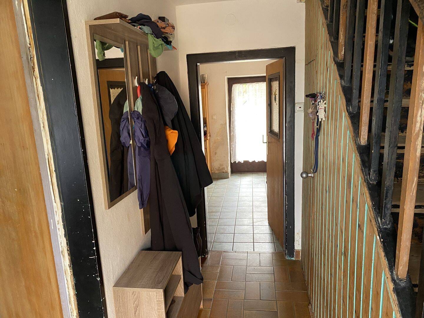 Immobilie in Emskirchen - Handwerker aufgepasst! Kleines Häuschen mit tollem Grundstück, kurzfristig verfügbar! - Bild 1