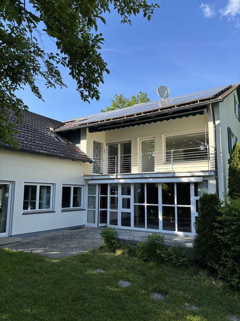 Immobilie in Neuburg am Inn - Großzügiges Mehrgenerationenhaus mit Potential - Bild 1