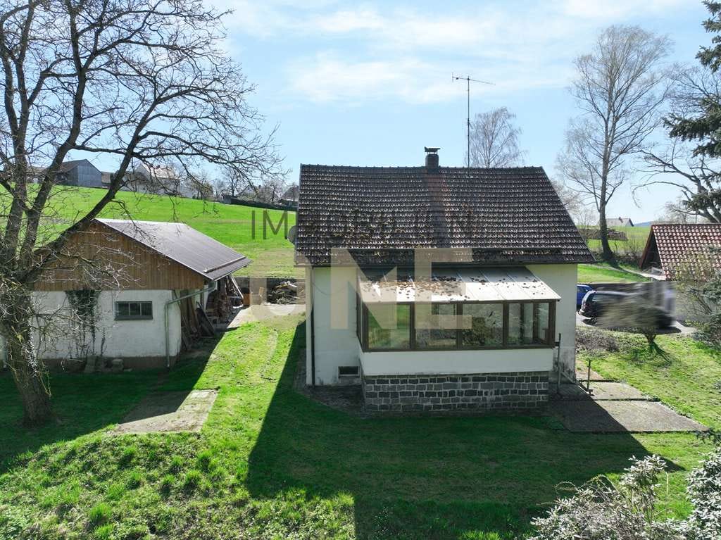 Immobilie in Bernhardswald - Leben inmitten der Natur – Idyllisches Anwesen mit großem Grundstück und weiterem Bauplatz - Bild 2