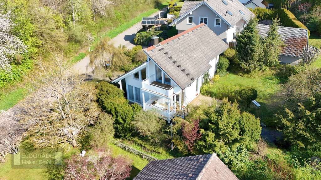 Immobilie in Dornstetten - Architektenhaus in Sackgasse – 200 m² Wohnfläche, Sauna, Kamin und Privatsphäre in Dornstetten-Aach - Bild 2
