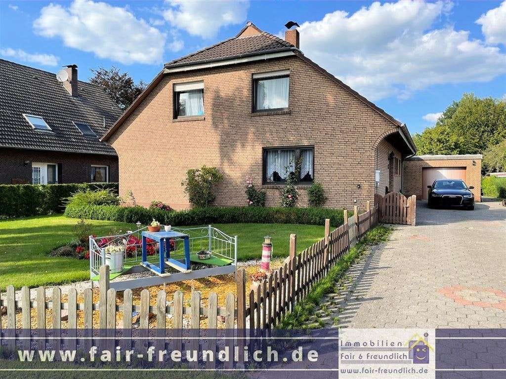 Immobilie in Ihlow - *** GROSSES EINFAMILIENHAUS MIT KAMIN UND GARAGE IN IHLOW!  - Bild 1