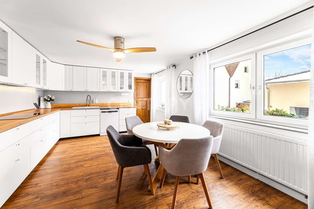 Immobilie in Leinburg - Großzügiges Wohnhaus mit Einliegerwohnung, Scheune und Ausbaupotenzial - Bild 1