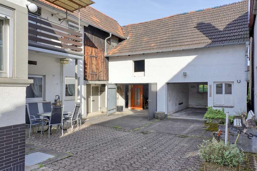 Immobilie in Jockgrim - Jockgrim: Gepflegtes EFH mit Hof, Scheune und Garten - Bild 1