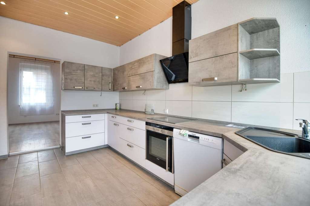 Immobilie in Mannheim - Bezugfsfreie 6 ZKBB mit XL-Panoramaterrasse & Gemeinschaftsgarten | Gepflegtes 2FH mit Garage - Bild 4