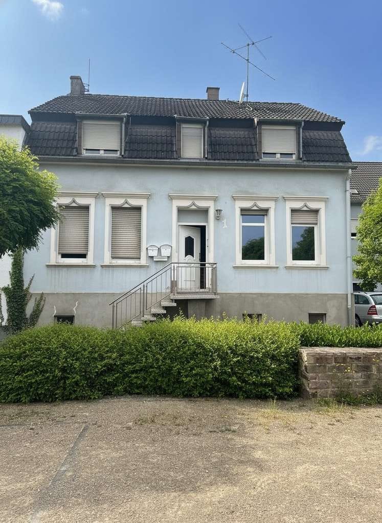 Immobilie in Völklingen - Charmantes Einfamilienhaus mit Potenzial - Renovierungsbedürftiges Zuhause in Völklingen-Wehrden - Bild 0