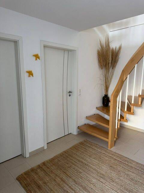 Immobilie in Estenfeld - Moderne DHH mit Wärmepumpe, Kamin, Fußbodenheizung  und top Ausstattung - Bild 3