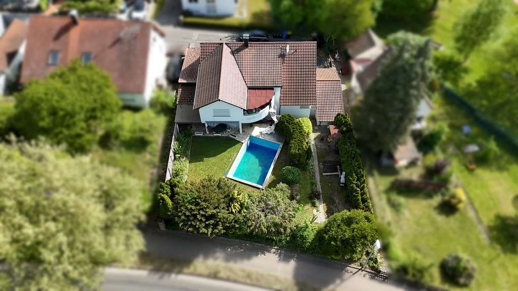 Immobilie in Nordheim - 2-Familienhaus mit viel Potential und eigenem Pool im Garten - Bild 0