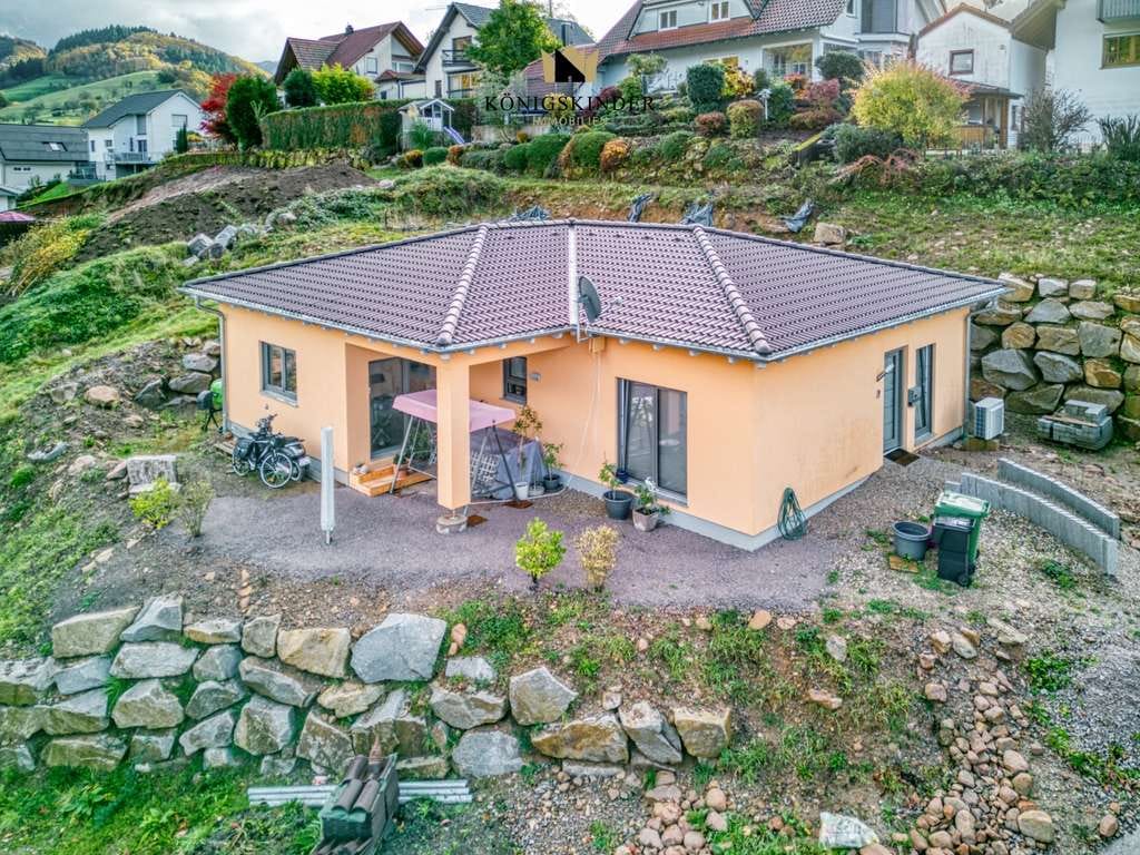 Immobilie in Oppenau - Neuer Bungalow mit fantastischer Aussicht - Bild 0