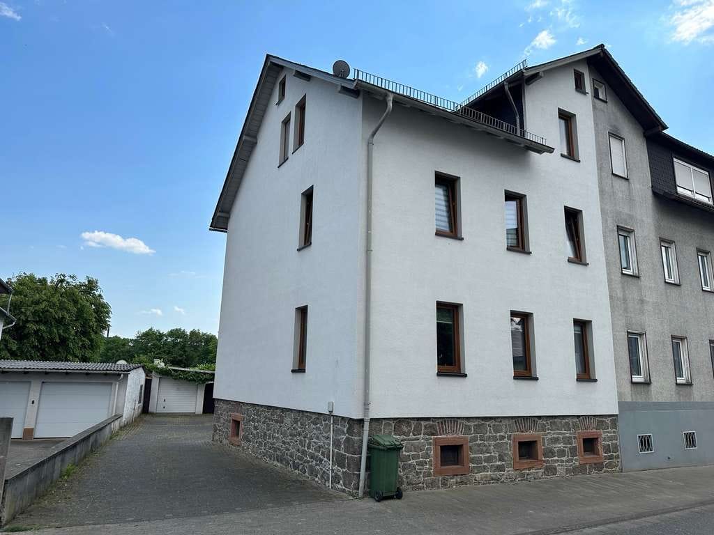 Immobilie in Lich - Solides Investment! Vollvermietetes 3-Familienhaus in der Licher Kernstadt! - Bild 0