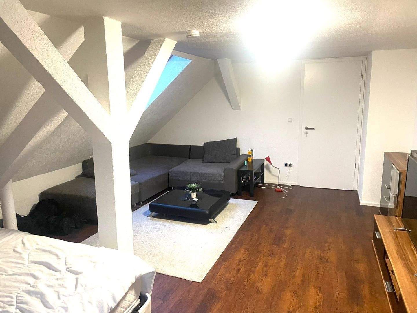 Immobilie in Bad Waldsee - Attraktive Maisonettewohnung mit Balkon in Bad Waldsee-Reute – derzeit als WG vermietet, ideal für Kapitalanleger oder Eigennutzer - Bild 2