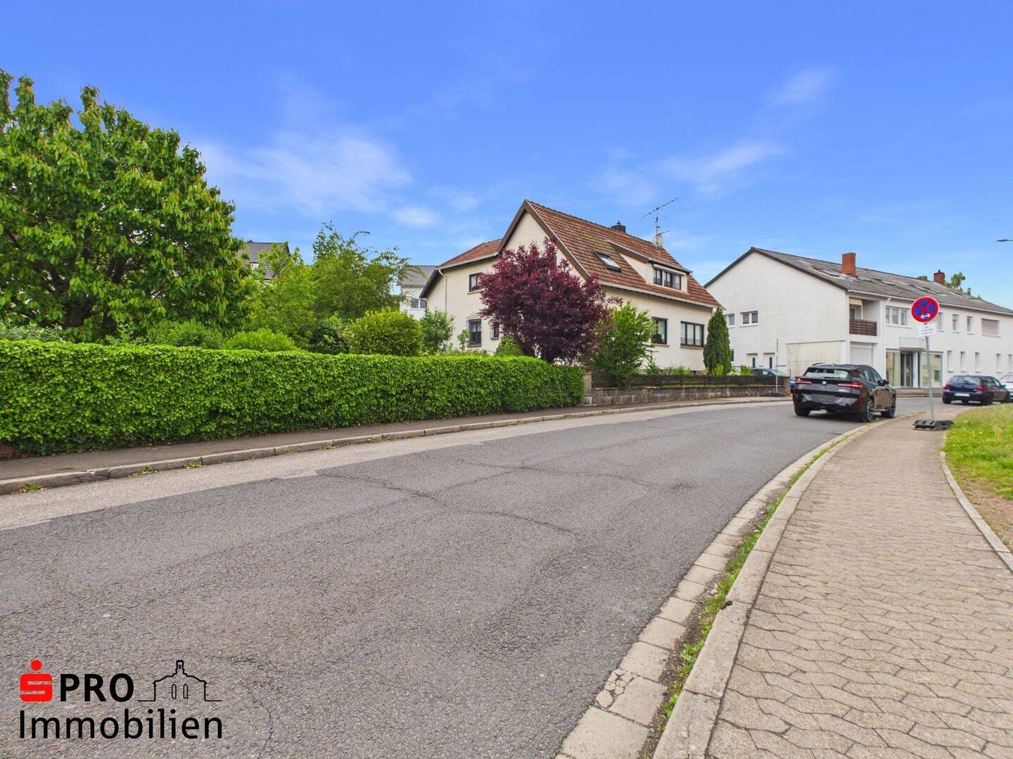 Immobilie in Kirkel - Gepflegtes Zweifamilienhaus mit Terrasse, Garten & Garage - Bild 2