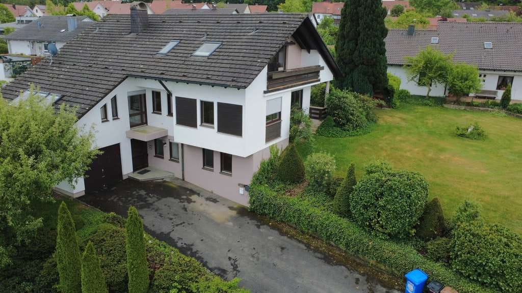Immobilie in Binswangen - Großzügiges Zweifamilienhaus mit vielfältigen Möglichkeiten! - Bild 1