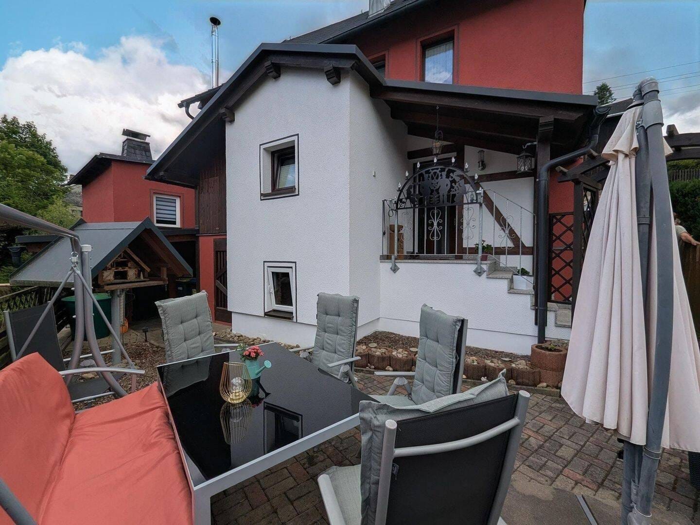 Immobilie in Bockau - Charmantes Familienhaus mit Kamin, Partyraum und ausgebautem Dachgeschoss in ruhiger Wohnlage - Bild 1