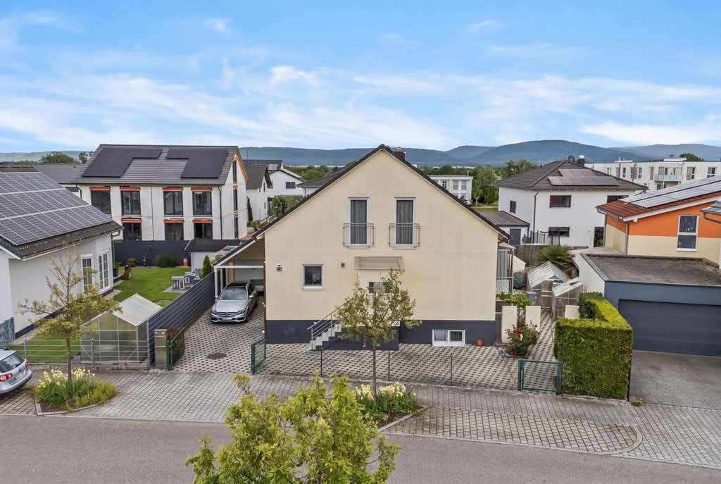Immobilie in Ötigheim - *****Modernes 1-2-Familienhaus mit Aussenpool in zentraler Lage von Ötigheim***** - Bild 2