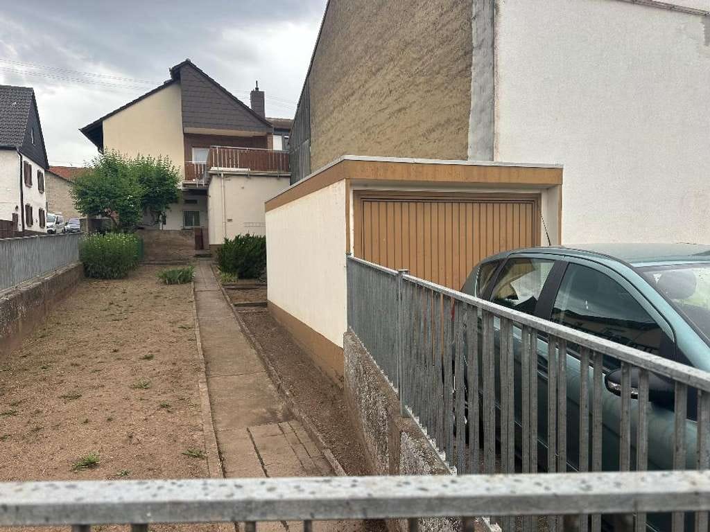 Immobilie in Marnheim - Großes Einfamilienhaus mit Garage und Garten - Bild 2
