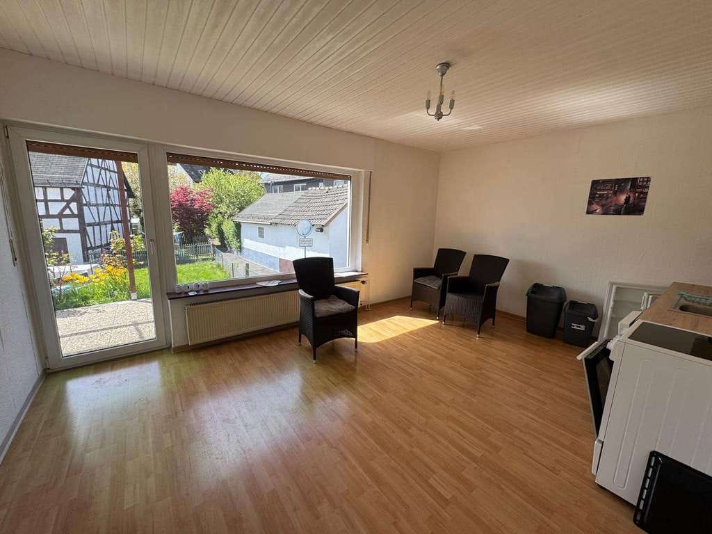 Immobilie in Dillenburg - Bezugsfertiges Wohnhaus mit zusätzlichem Ausbaupotenzial in Manderbach - Bild 1