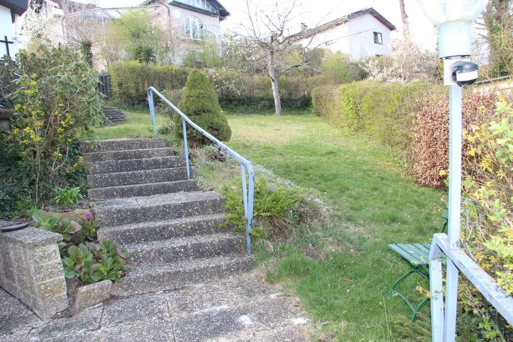 Immobilie in Schlitz - Traumlage mit Fernblick: Großzügiges Familienhaus mit Einliegerwohnung & Ausbaureserve - Bild 3