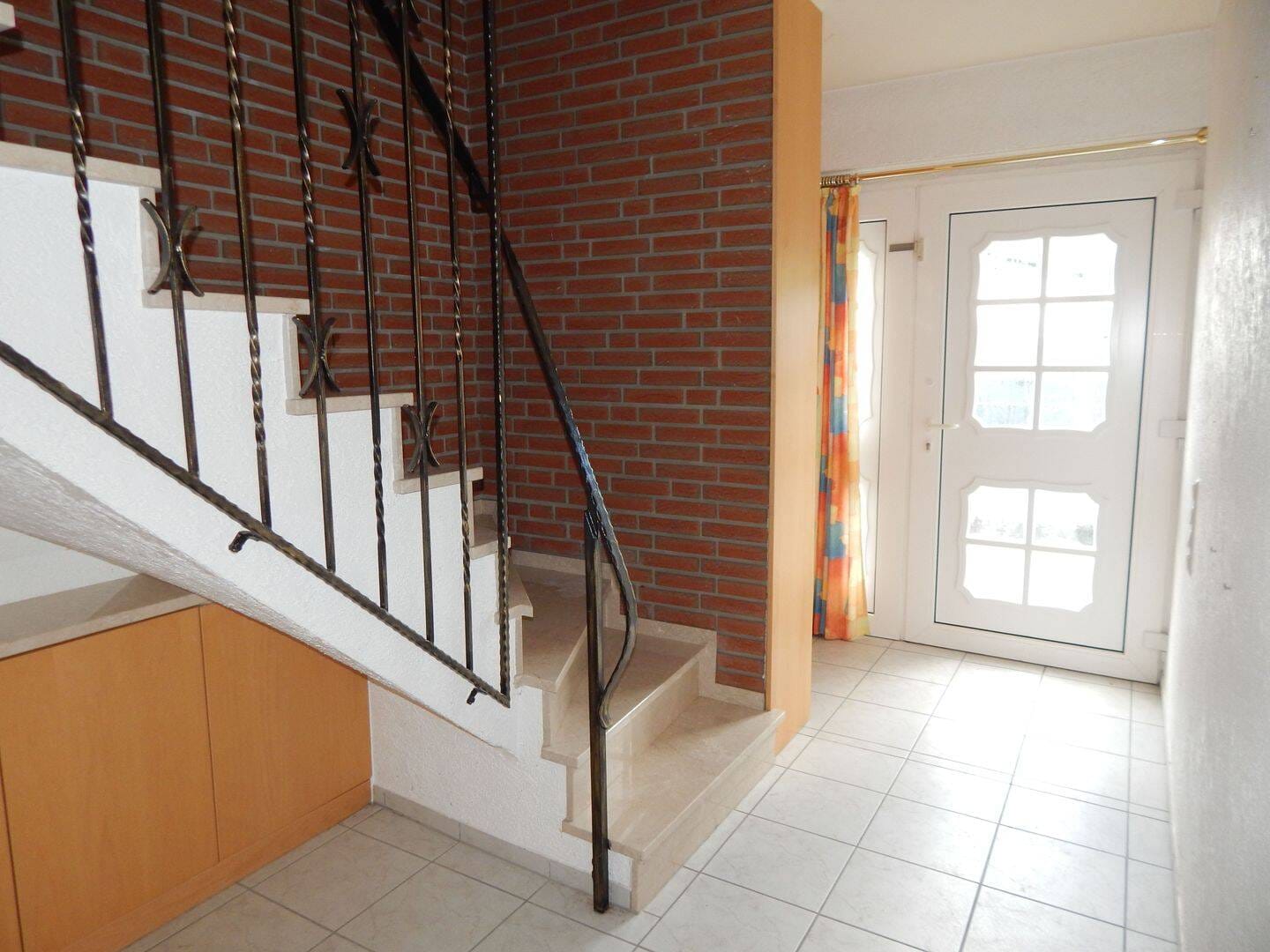 Immobilie in Kamp-Lintfort - Wohnkomplex:  Einfamilienhaus mit Gewerbeeinheit, zwei Garagen, 3 Stellplätze //  Doppelhaushälfte mit Garage und Lagerhalle  - Bild 4