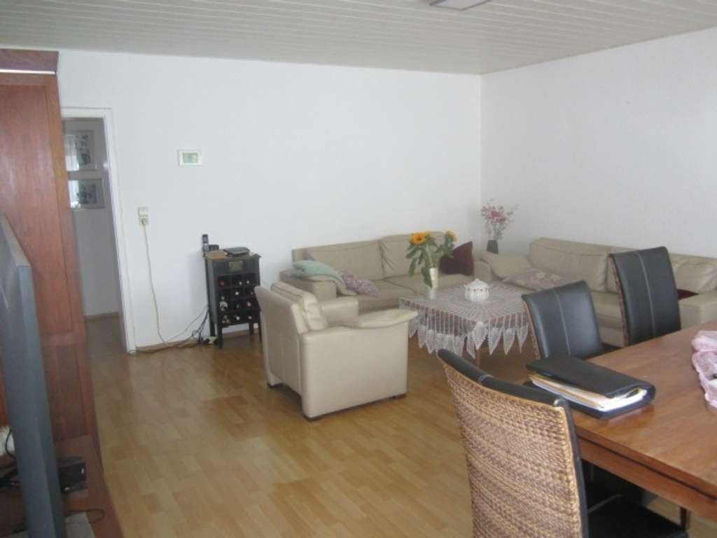Immobilie in Walldorf - Walldorf: Vermietetes 3-Fam.-Haus in guter Lage am Stadtrand, mit Garten, Doppelgarage, Stellplatz. - Bild 3