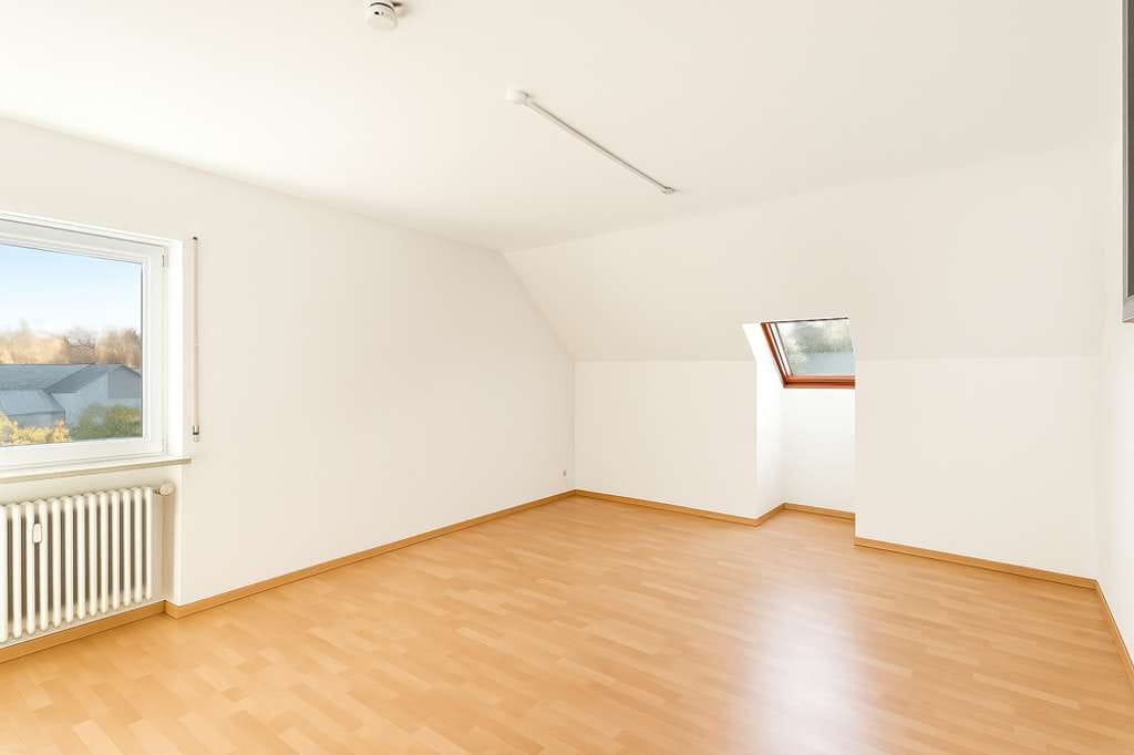 Immobilie in Ismaning - Attraktive 3 Zimmer Dachgeschosswohnung in Bestlage von Ismaning – sofort bezugsfrei - Bild 1