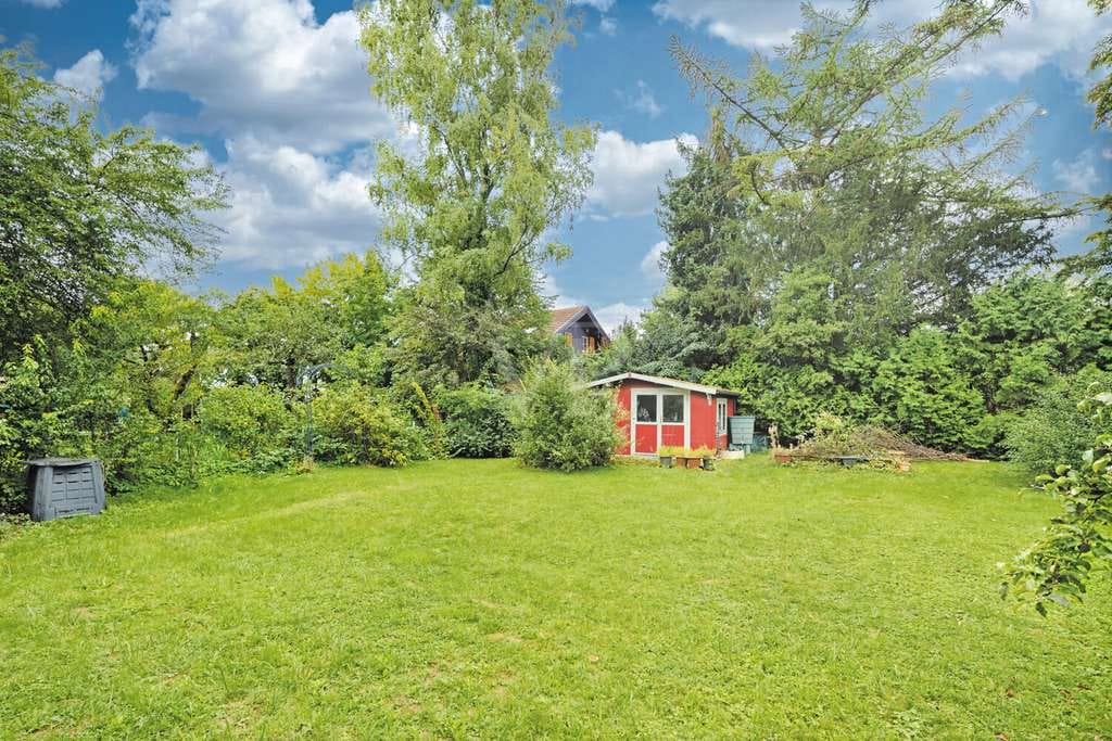 Immobilie in Gräfelfing - Ansprechendes Zweifamilienhaus mit Wintergarten und viel Platz im Grünen - Bild 2