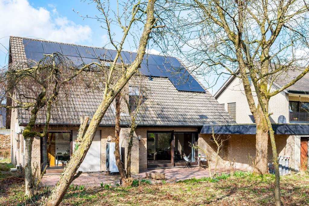 Immobilie in Spenge - KEINE KÄUFERPROVISION Schickes Zweifamilienhaus mit Wärmepumpe und Blick auf die Felder von Spenge - Bild 1