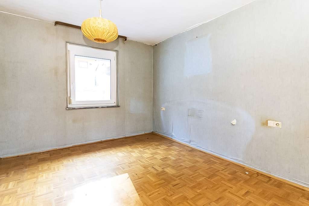 Immobilie in Burladingen - Verwirklichen Sie Ihren Wohntraum -  Haus mit Potenzial und Raum für Ihre Ideen - Bild 4