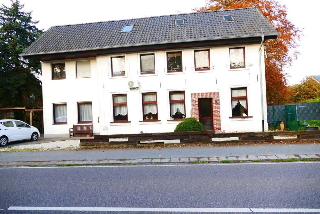 Immobilie in Isselburg - Geräumiges Zweifamilienhaus auf gut gelegenem Grundstück mit viel Platz zur persönlichen Entfaltung - Bild 1
