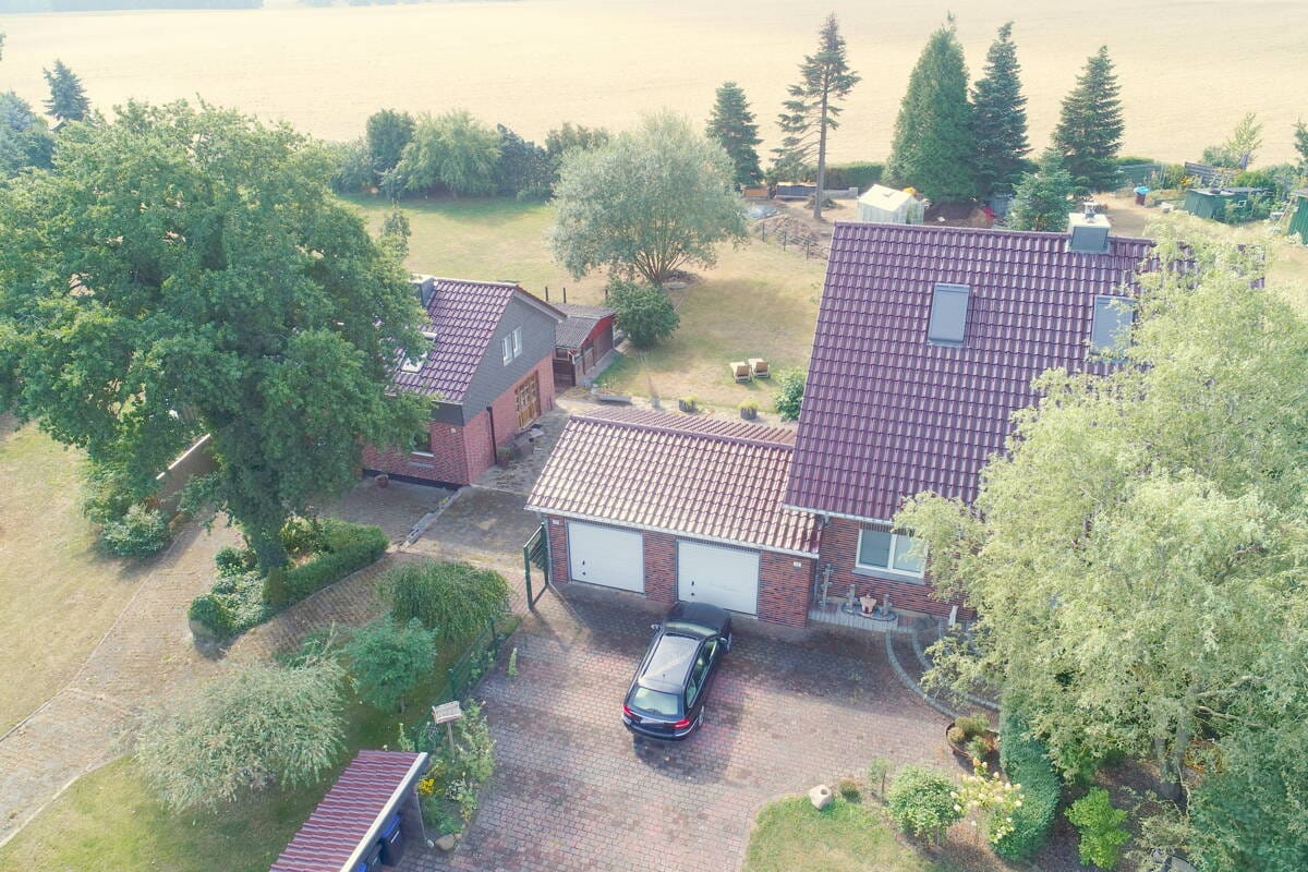 Immobilie in Reinstorf - BES. REFUGIUM BESTEHEND AUS HAUPT- U. NEBENHAUS IN FELDRANDLAGE - AUF KÄUFERWUNSCH MIT SEP. BAUPLATZ - Bild 2