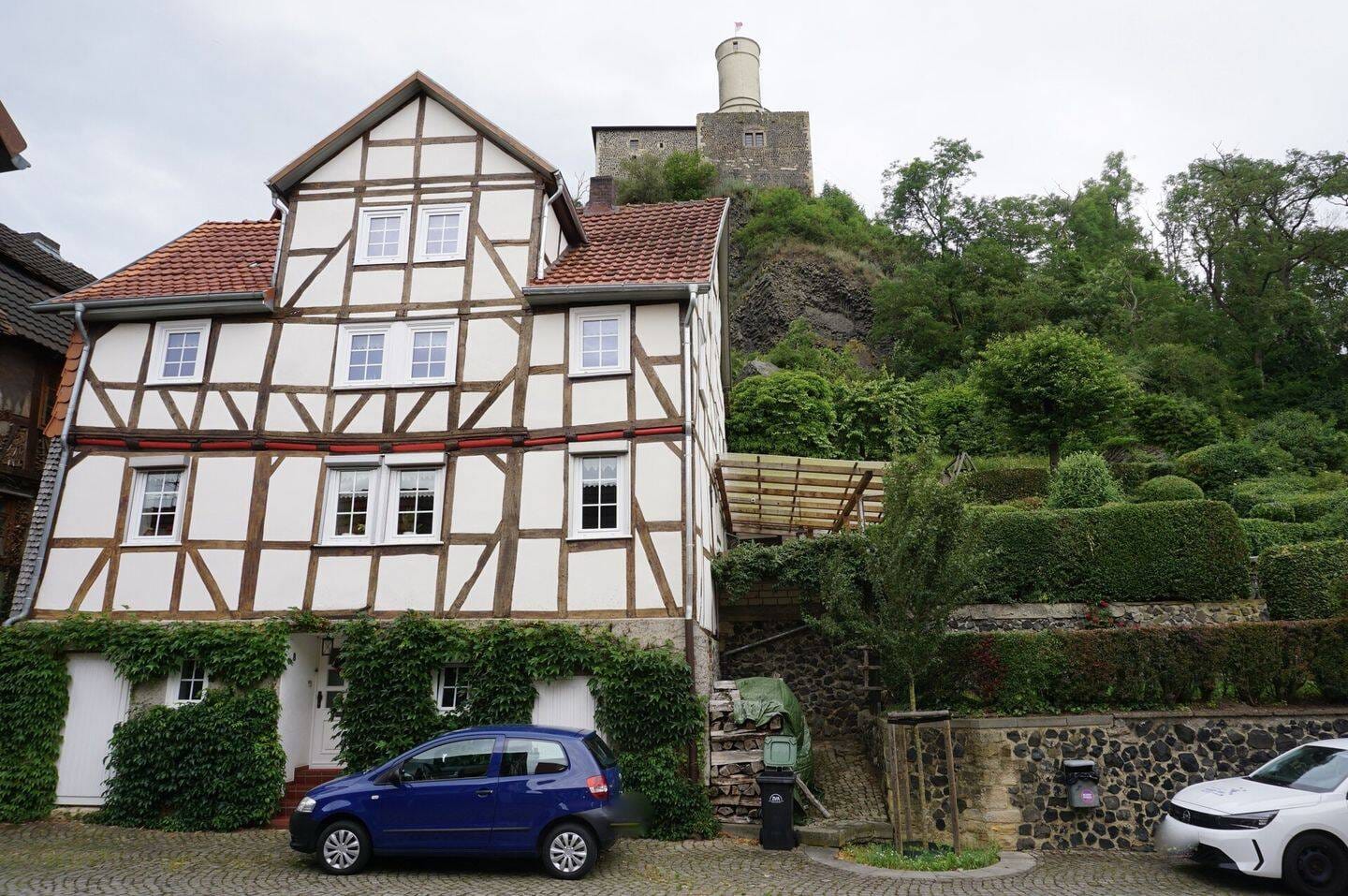 Immobilie in Felsberg - Wohnen mit Geschichte: Fachwerkanwesen in einzigartiger Lage an der Felsburg. Keine Käuferprovision! - Bild 0