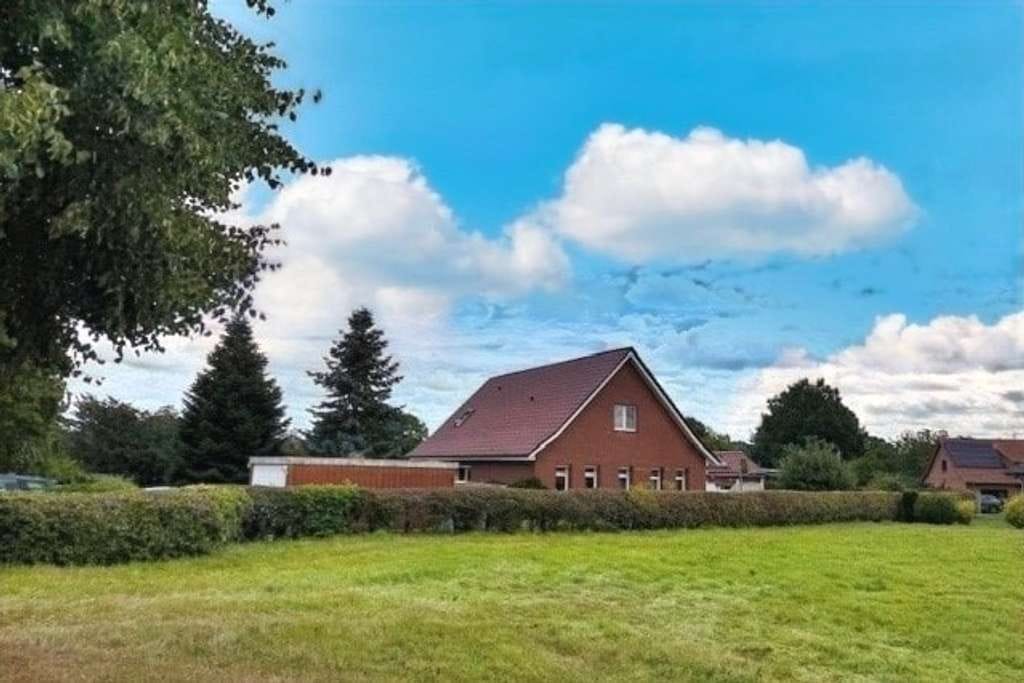 Immobilie in Gnarrenburg - Großzügiges EFH in Kuhstedt auf gepflegtem Grundstück. - Bild 1