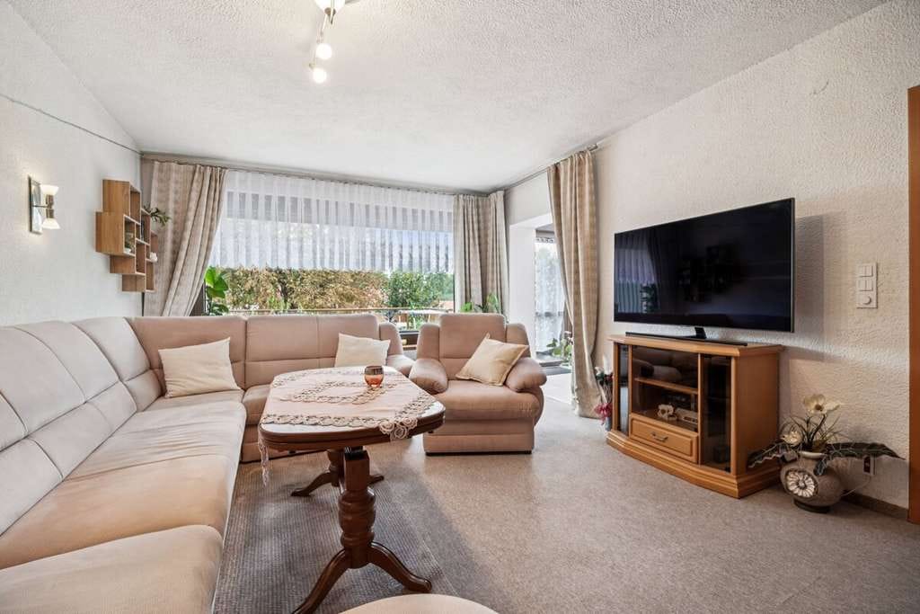 Immobilie in Kirchheilingen - Provisionsfrei – Familienfreundliches Haus in ruhiger Lage mit Einliegerwohnung und grünem Garten - Bild 3