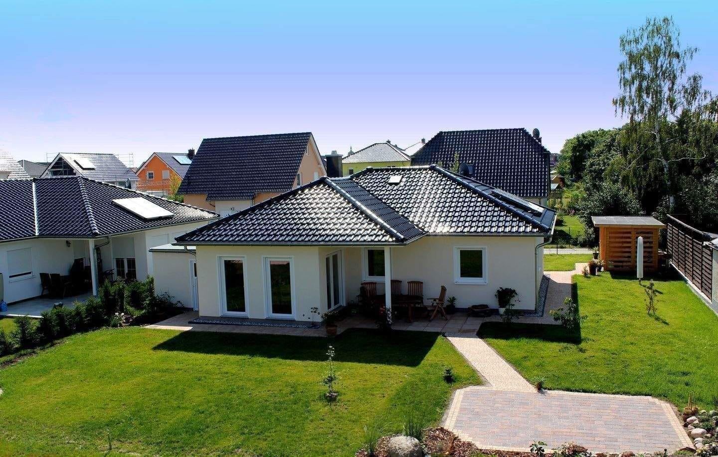 Immobilie in Mücheln (Geiseltal) - altersgerechter Bungalow für die 2. Lebenshälfte in Seenähe, mit PV-Anlage+Wallbox - Bild 1