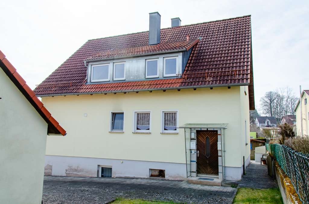 Immobilie in Poppenricht - Gepflegtes Wohnhaus mit zwei Wohneinheiten, Nebengebäude und vielseitigen Nutzungsmöglichkeiten - Bild 4