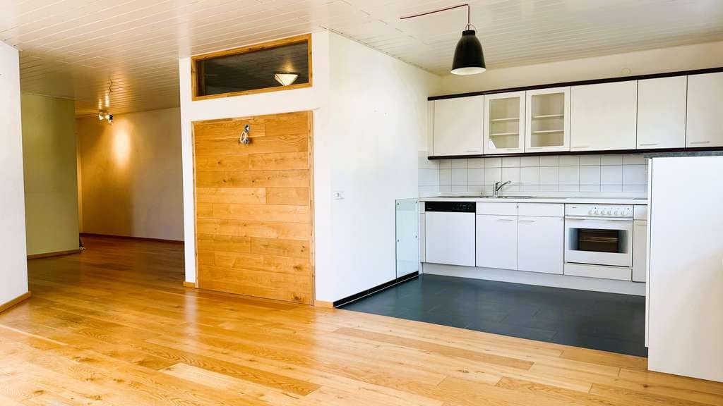 Immobilie in Offenbach an der Queich - Charmante DG-Wohnung mit Balkon, Stellplatz  & EBK in ruhiger Lage - Bild 4