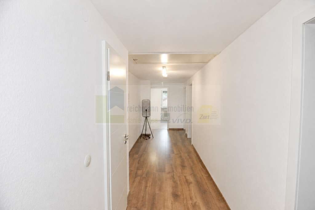 Immobilie in Bad Dürrheim - Wohnen und vermieten in Bestlage von Bad Dürrheim – gepflegtes 3-Fam.Haus mit Südausrichtung u. 2 Ga - Bild 4