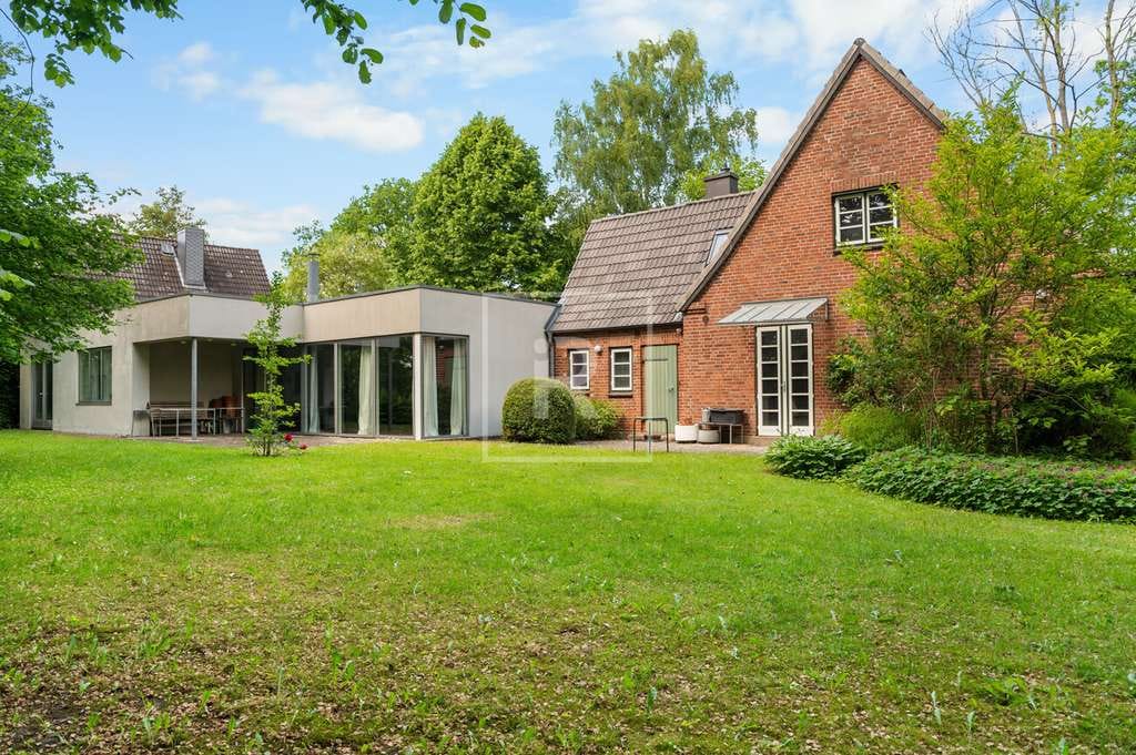 Immobilie in Aukrug - Einmalige Gelegenheit! Großzügiges Einfamilienhaus
auf schönem Grundstück direkt am Kapellenbach in - Bild 4