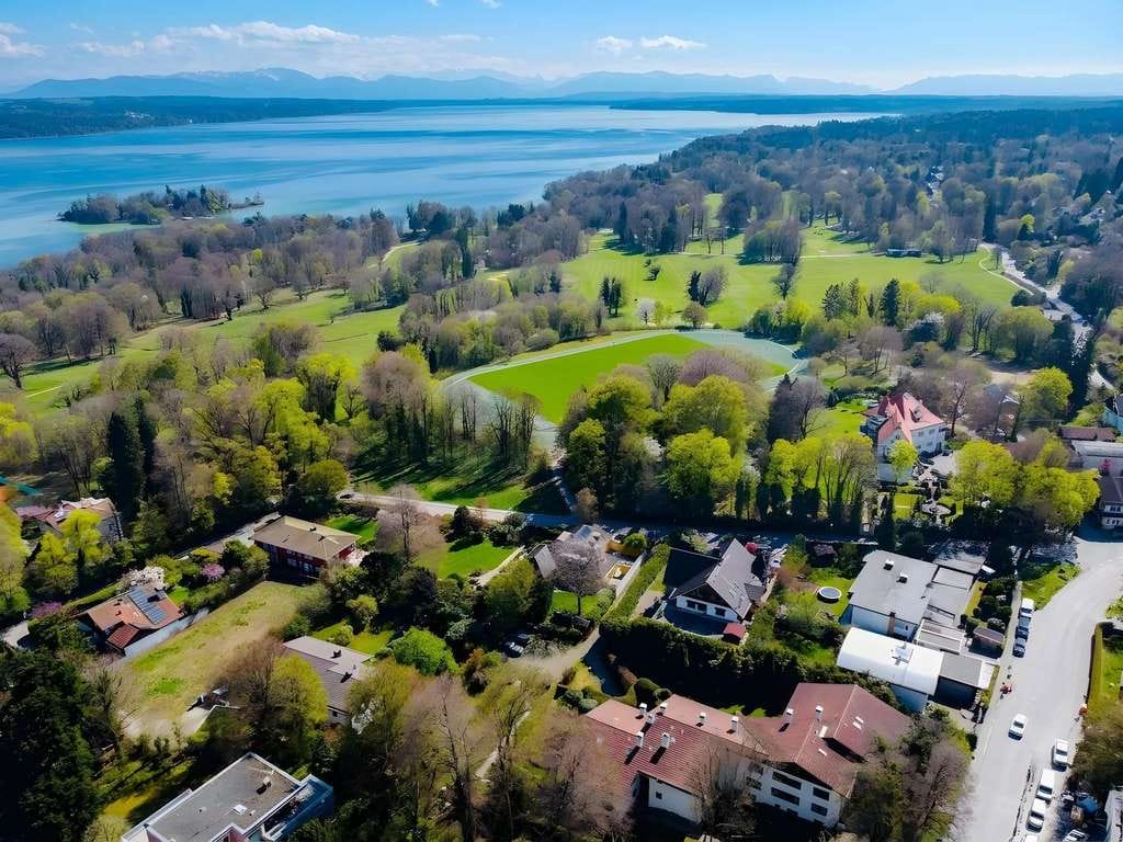 Immobilie in Feldafing - "SEEBLICK-RESIDENZ" MIT SONNIGEN TERRASSEN - GROSSZÜGIG, FLEXIBEL & NAH ZU GOLF- UND TENNISANLAGEN - Bild 1