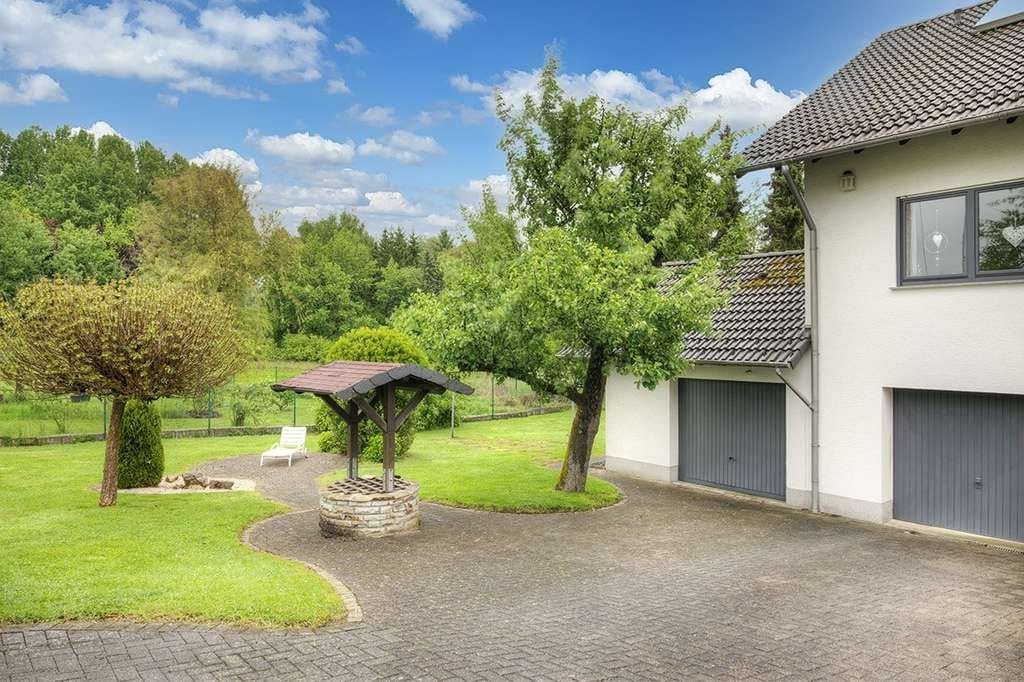 Immobilie in Helferskirchen - Großzügiges, gepflegtes Haus mit idyllischem Gartengrundstück  - Bild 1
