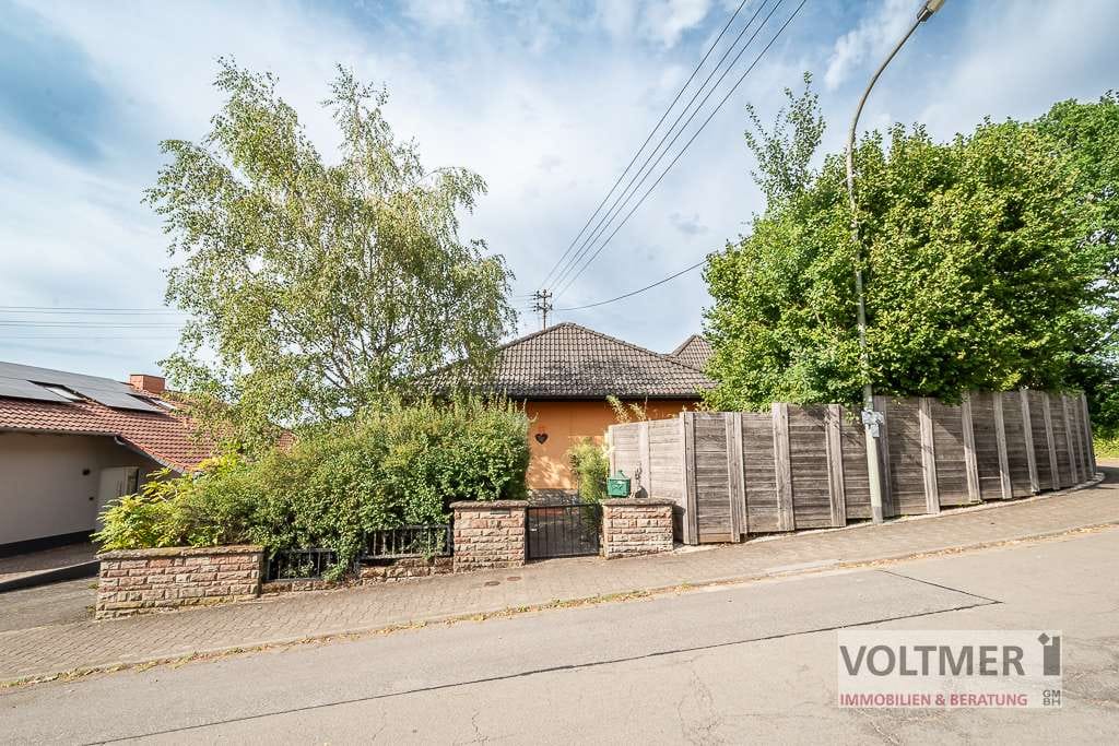 Immobilie in Sankt Wendel - ERFÜLLUNG - Zweifamilienhaus mit Carport, Wintergarten & Garten in ruhiger Lage von St. Wendel! - Bild 2