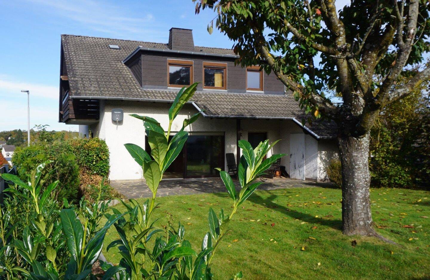 Immobilie in Kall - Kall im Naturpark Eifel, großzügiges Einfamilienhaus mit Einliegerwohnung in gepflegte Ruhiglage nahe Ortskern  - Bild 1