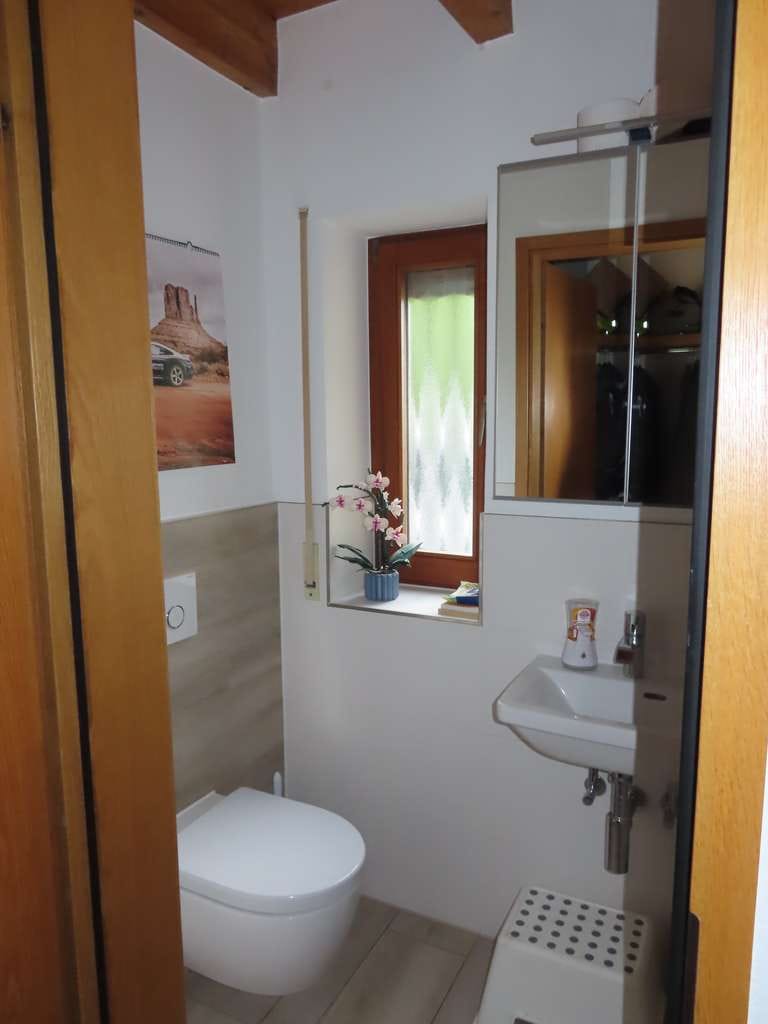 Immobilie in Neuhausen auf den Fildern - Charmantes Einfamilienhaus mit ELW, Garage & Garten in Neuhausen - Bild 3