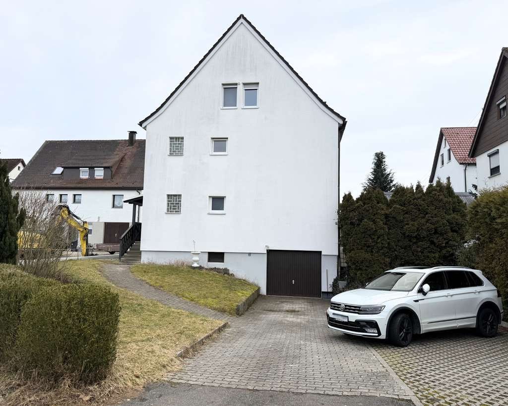 Immobilie in Ellwangen (Jagst) - +++Modernisierte 4-Zimmer-DG-Wohnung mit Gartenanteil & Stellplatz in ruhiger Lage+++ - Bild 2