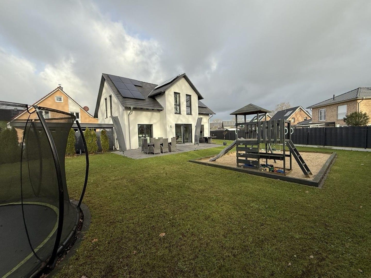 Immobilie in Klein Offenseth-Sparrieshoop - Ihr neues Zuhause: Modernes Einfamilienhaus mit smarter Technologie und grüner Idylle - Bild 1
