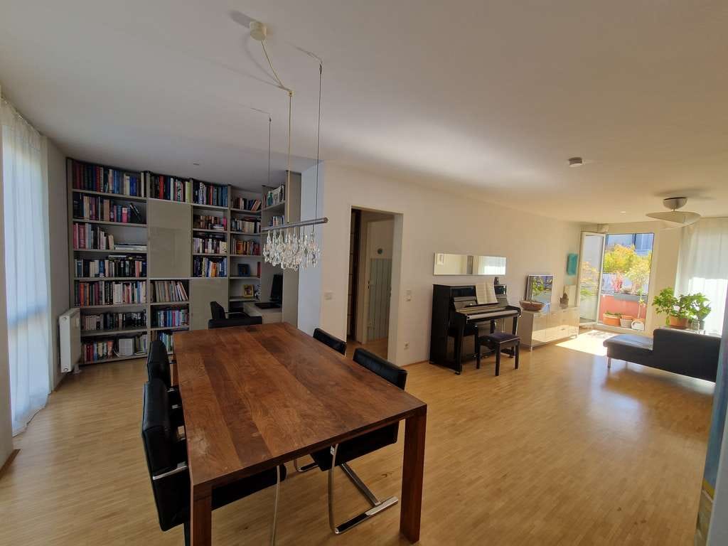 Immobilie in Unterföhring - Lichtdurchflutetes Wohnglück in Unterföhring: Attraktive Etagenwohnung mit XL-Balkon - Bild 0