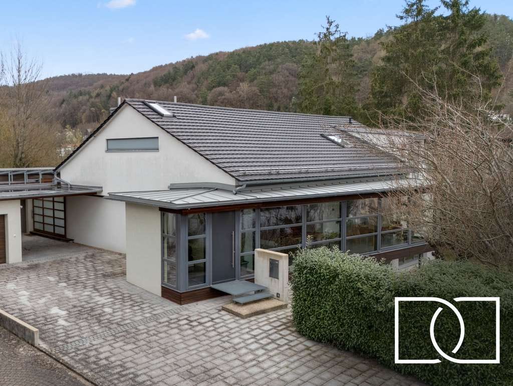 Immobilie in Ebermannstadt - Traumhafte Lage! Saniertes Einfamilienhaus mit ELW, Pool und einzigartigem Grundstück - Bild 0