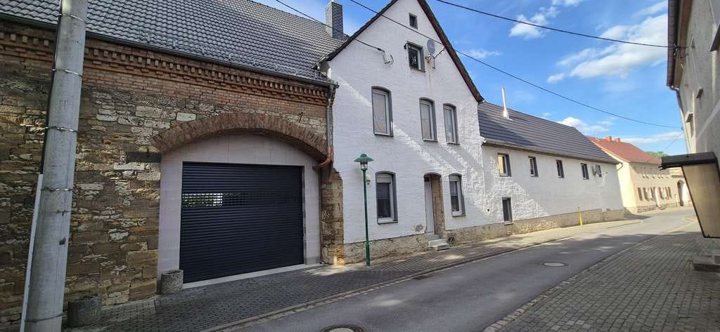 Immobilie in Goethestadt Bad Lauchstädt - Höll Immobilien: Mehrgenerationenhaus mit schönem gepflegtem Grundstück zu verkaufen - Bild 0