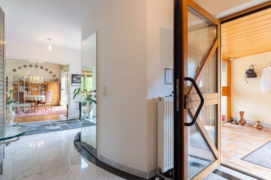 Immobilie in Winningen - Großzügiges, hochwertig ausgestattetes EFH mit ELW;  ca. 279 m² Wfl., Galerie, Garten, Doppelgarage - Bild 4