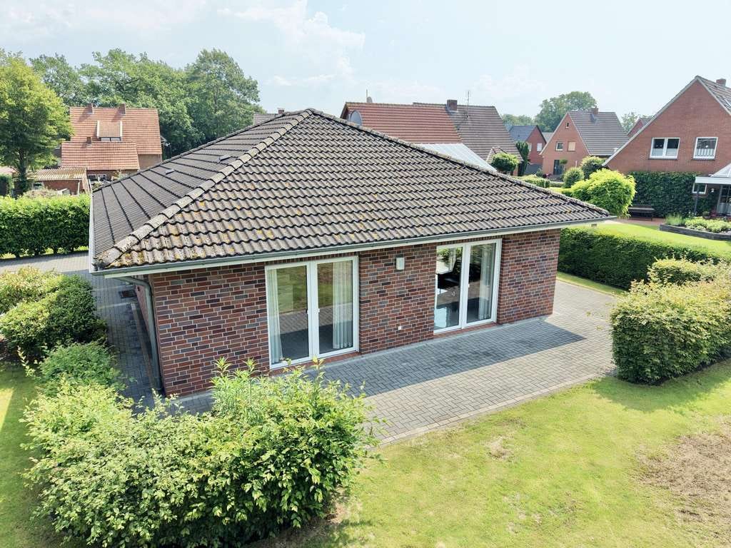 Immobilie in Emlichheim - Komfortabler Bungalow in ruhiger und zentraler Wohnlage von Emlichheim - Bild 1